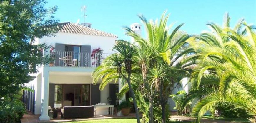 Villa for sale in Guadalmina Baja