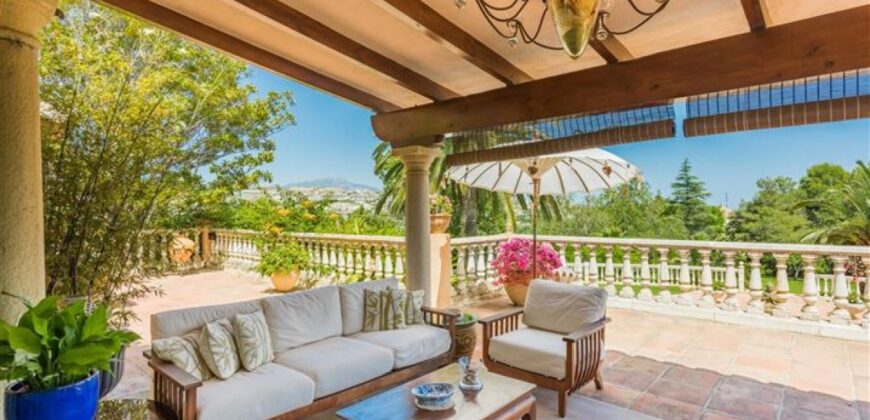 Villa for sale in Benahavis