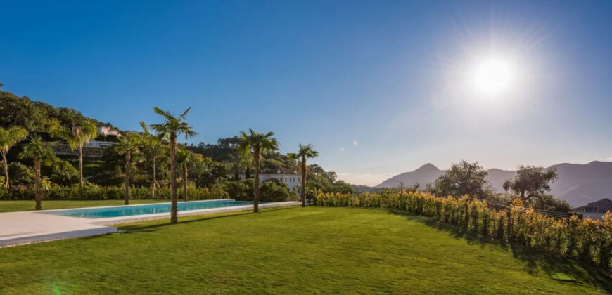 Villa for sale in Benahavis