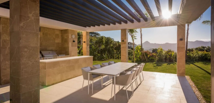 Villa for sale in Benahavis