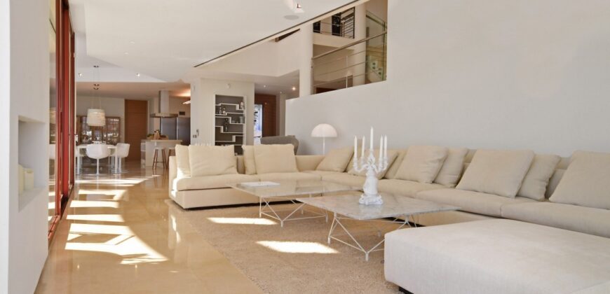 Exceptional seven bedroom villa for sale in Nueva Andalucia.