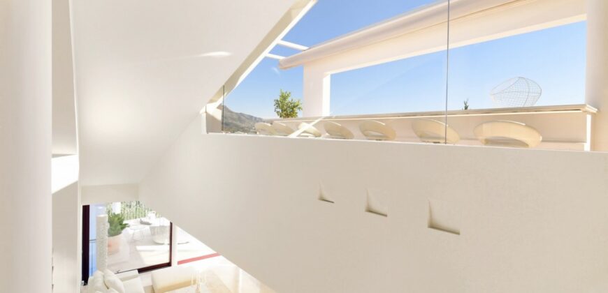 Exceptional seven bedroom villa for sale in Nueva Andalucia.