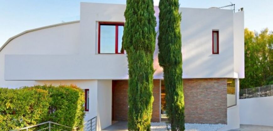 Avant-garde style Villa in Nueva Andalucia