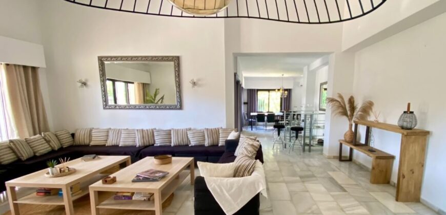 10 bedroom Villa in Nagueles, Marbella