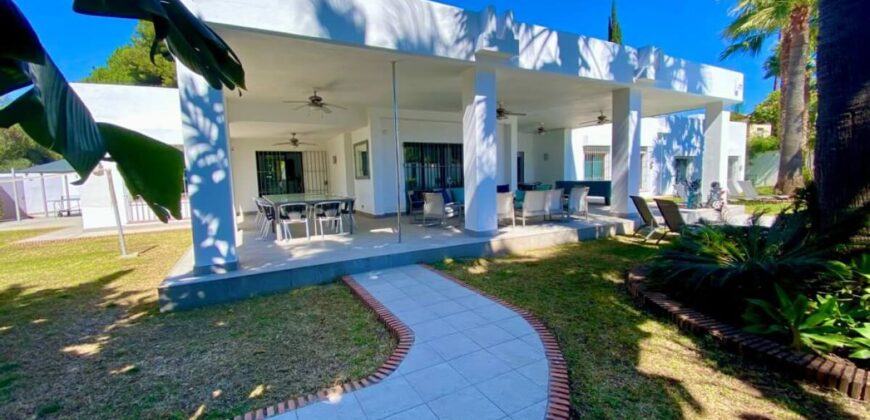 10 bedroom Villa in Nagueles, Marbella