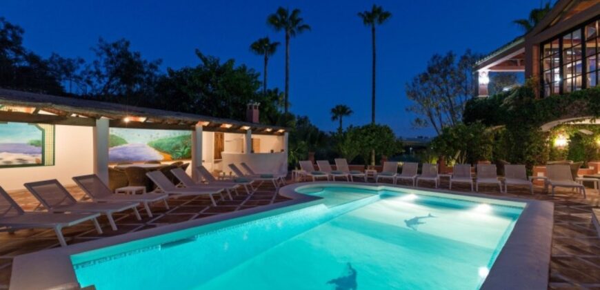 Stunning 12 bedroom mansion in private development of Vega Colorado, La Quinta