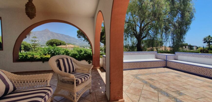 Charming large 4 bedroom villa in Las Brisas with panoramic views of La Concha