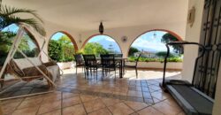 Charming large 4 bedroom villa in Las Brisas with panoramic views of La Concha