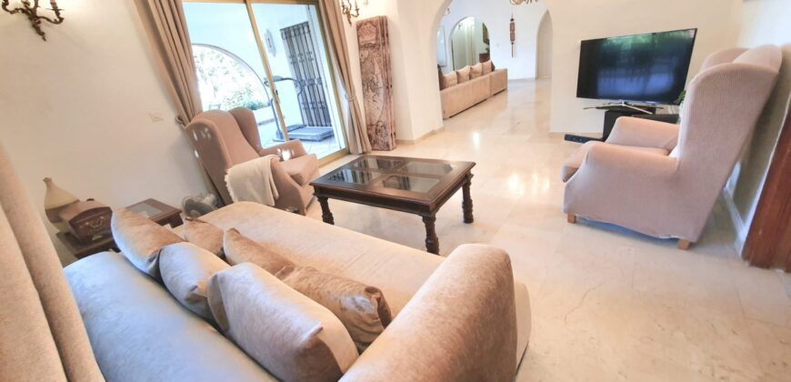 Charming large 4 bedroom villa in Las Brisas with panoramic views of La Concha