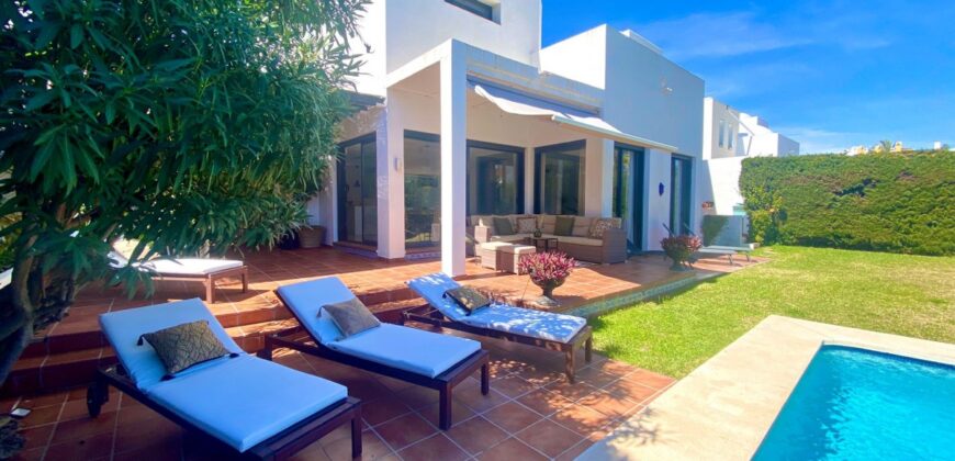 Modern villa, walking distance to the beach and the famous Puerto Banus