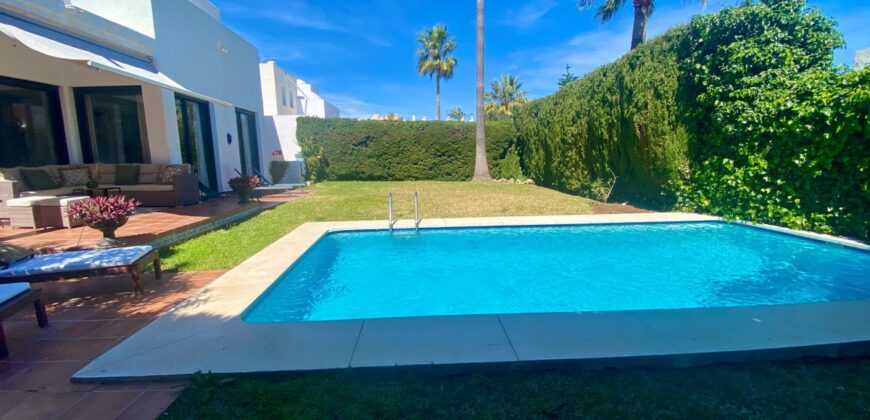 Modern villa, walking distance to the beach and the famous Puerto Banus