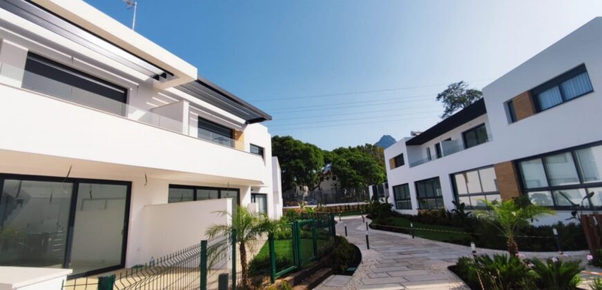 New and Modern townhouse in Martin Villaga available now for holiday rentals!