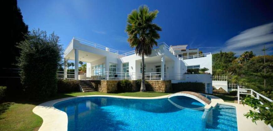 Villa located on the hills overlooking La Concha , the Golf Valley, Puerto Banus, the Mediterranean and the African coastline.