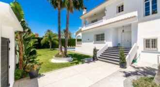 Beautiful villa situated in one of Marbella’s most prestigious urbanisations, walking distance to the beach