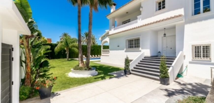 Beautiful villa situated in one of Marbella’s most prestigious urbanisations, walking distance to the beach