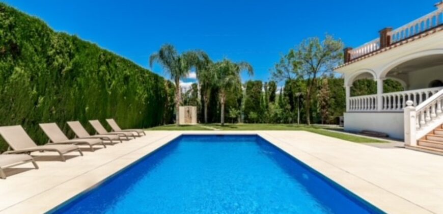 Beautiful villa situated in one of Marbella’s most prestigious urbanisations, walking distance to the beach