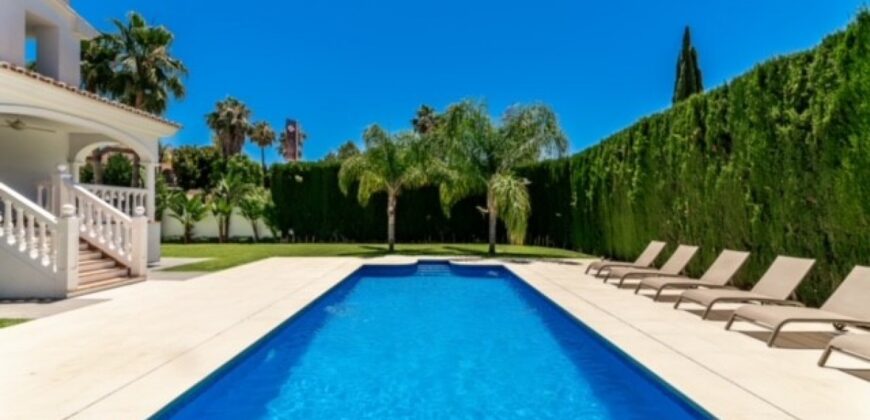 Beautiful villa situated in one of Marbella’s most prestigious urbanisations, walking distance to the beach