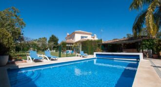 Beautiful Villa with 6 bedrooms, sleeps 14, within easy walking distance to Guadalmina beach.