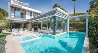 Sophisticated Luxury on Marbella’s Golden Mile: A Contemporary Masterpiece in Casablanca