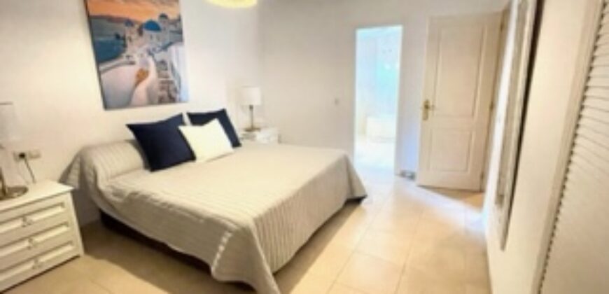 Spacious 2-Bed Apartment Steps from Aloha’s Vibrant Scene and Moments from Puerto Banus