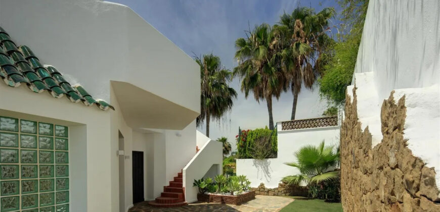 Beautiful fully renovated 5 bedroom villa in La Quinta