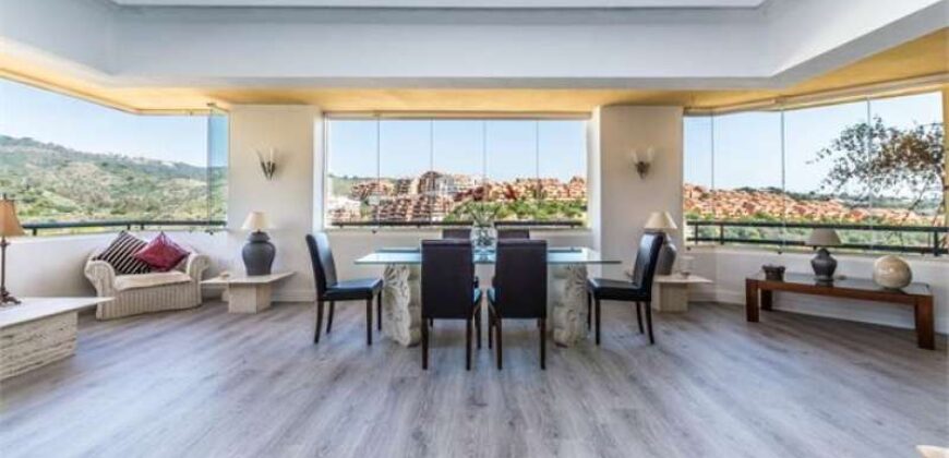 Spectacular middle floor apartment completely remodeled and professionally designed