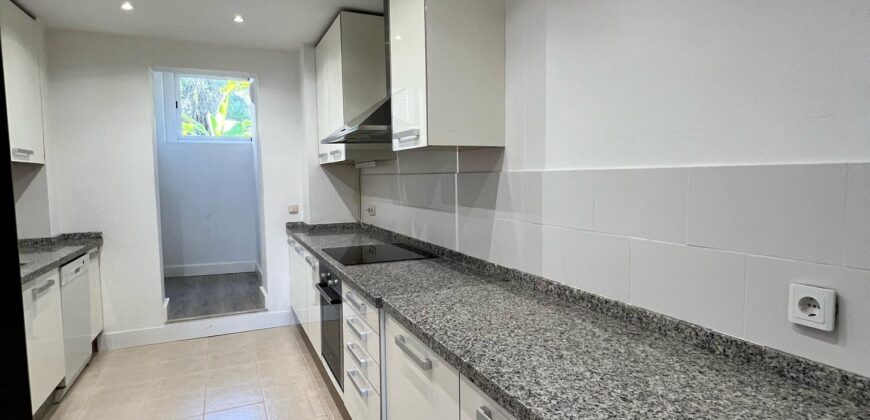 Spectacular middle floor apartment completely remodeled and professionally designed