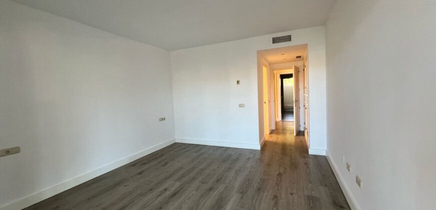 Spectacular middle floor apartment completely remodeled and professionally designed