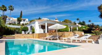 Charming Andalusian Villa on El Paraiso Alto Golf Course: Renovated Luxury with Modern Comforts