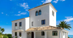 Recently Renovated Villa in Estepona’s Scenic Landscape