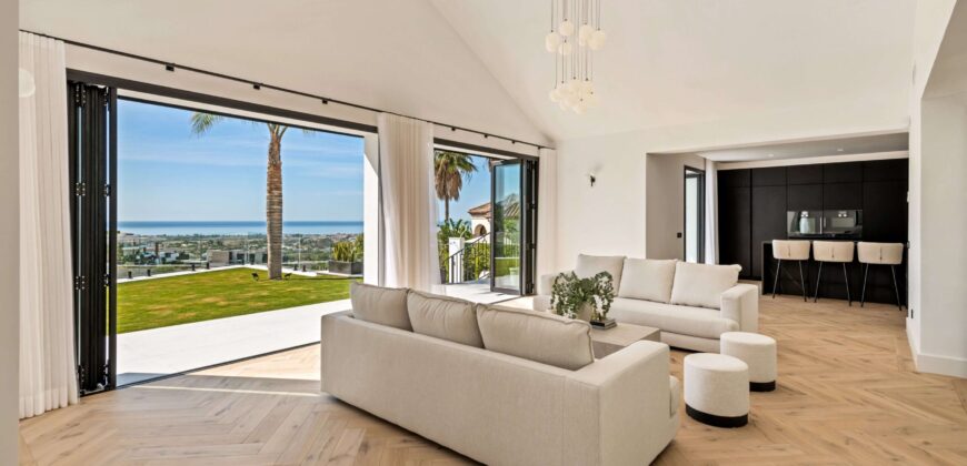 Fully Renovated 5-Bedroom Villa with Spectacular Views in Monte Halcones