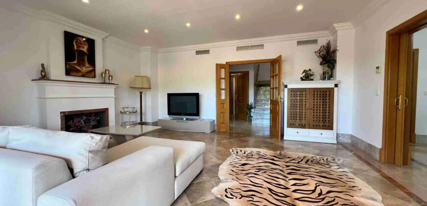 Stunning Semi-Detached Villa in Prime Golf Complex