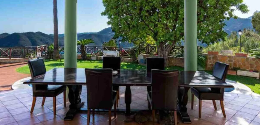 Tranquil Villa With Panoramic View – Istan