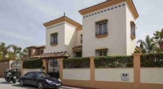 Coastal Family Villa Near Puerto Banus