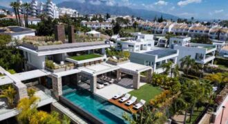 Stunning 5 Bedroom Villa Just Steps from Puerto Banus