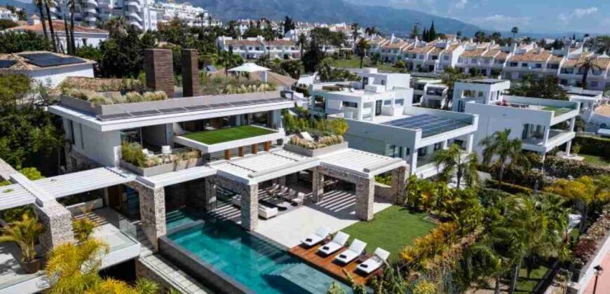 Stunning 5 Bedroom Villa Just Steps from Puerto Banus