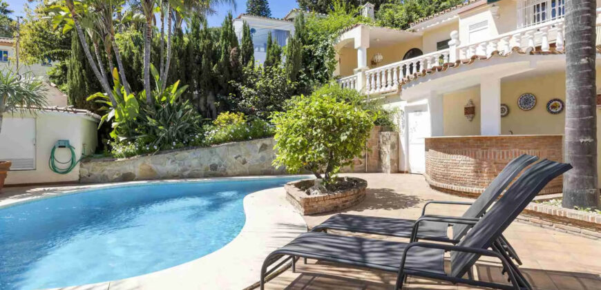 5 Bed Villa with Pool: Elegance in Nueva Andalucia