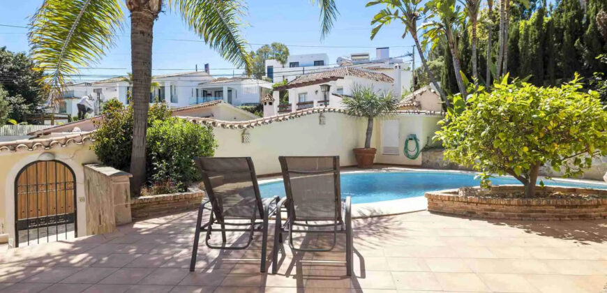 5 Bed Villa with Pool: Elegance in Nueva Andalucia