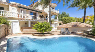 5 Bed Villa with Pool: Elegance in Nueva Andalucia