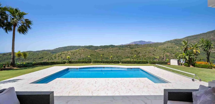 Stunning 6-bed Villa: Monte Mayor Country Club Marbella