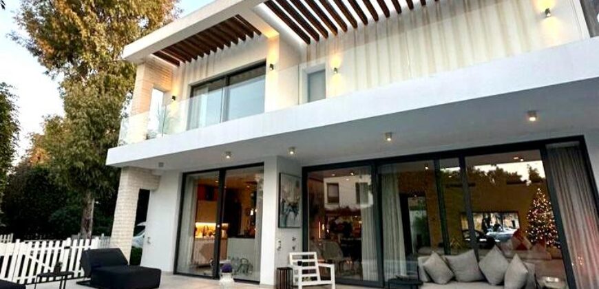 **Stunning Modern Villa in Monte Biarritz**