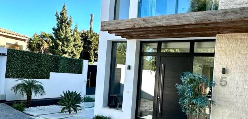 **Stunning Modern Villa in Monte Biarritz**