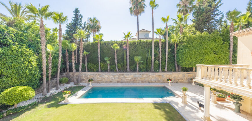 Luxury 5 bedroom Villa for sale in Las Brisas, Nueva Andalucía